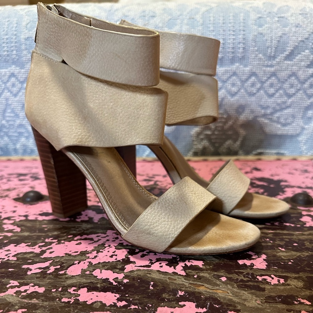 SPLENDID Tan leather “Jessa” heeled sandal sz 7.5 - Picture 3 of 12